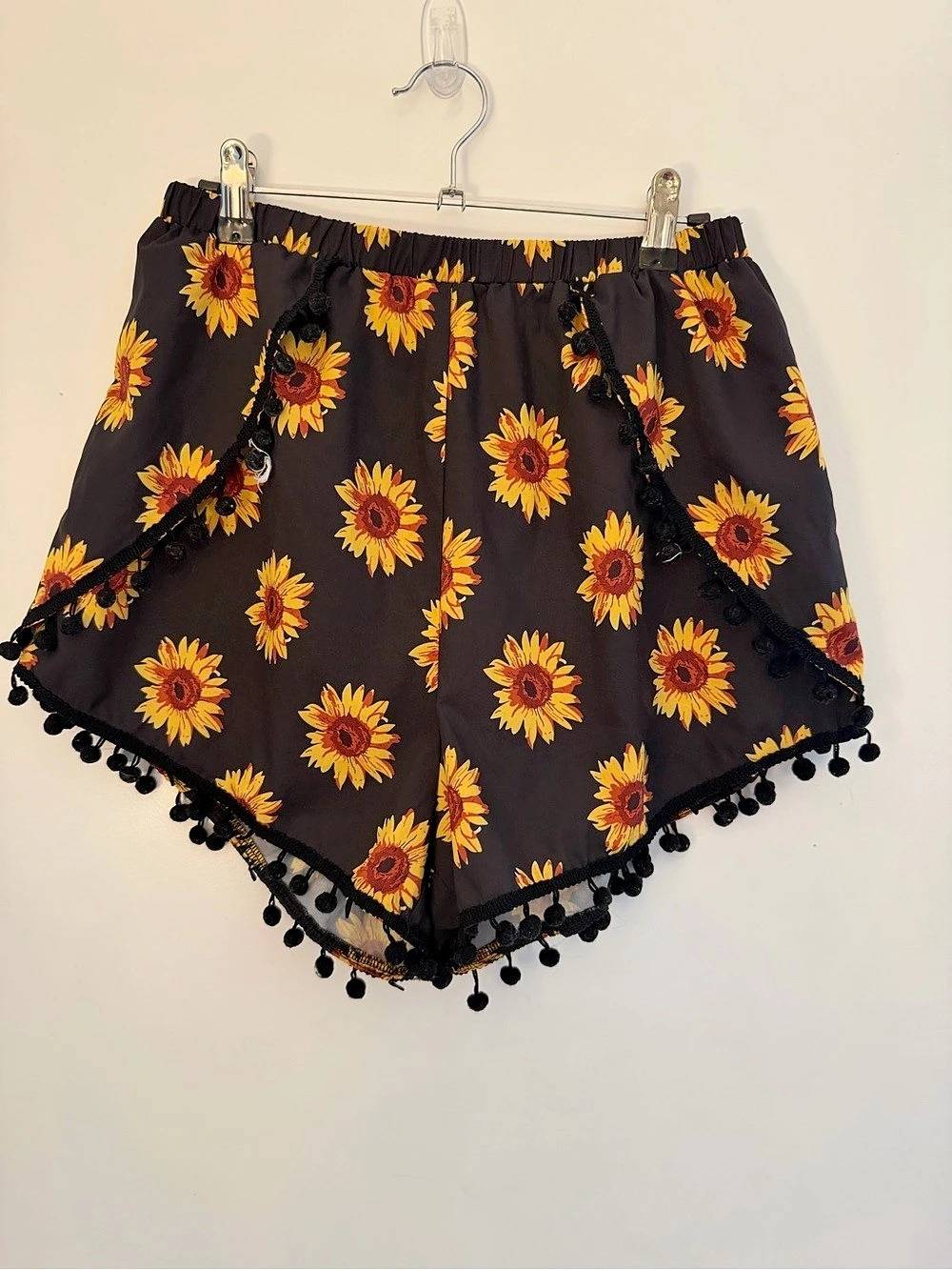 SHEIN Allover Sunflower Print Pompom Trim Shorts Medium